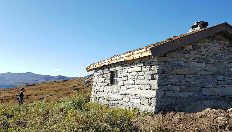 Steinbu ved Bjøllåvatn i Saltfjellet-Svartisen nasjonalpark, en av mange åpne buer fra Statskog.