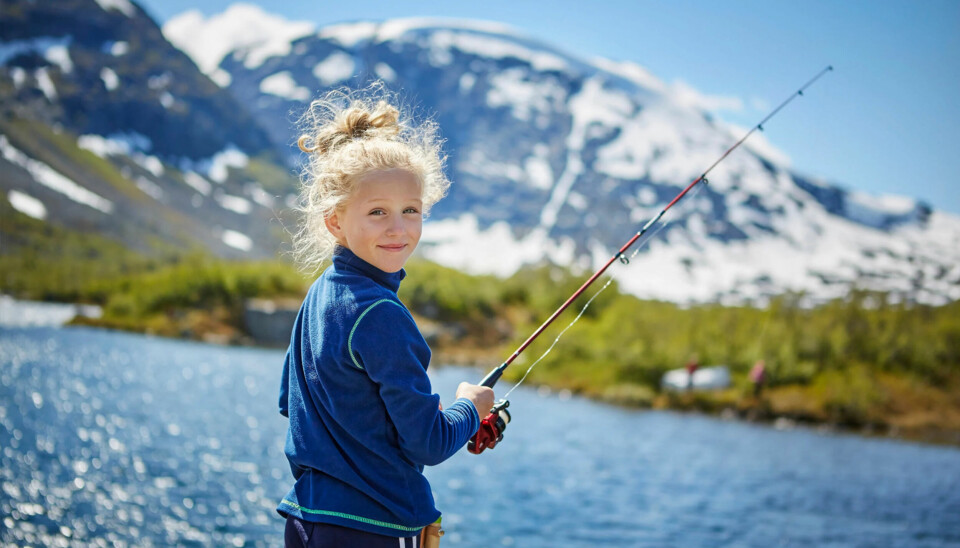 Fiske med barn i Skjåk Almenning