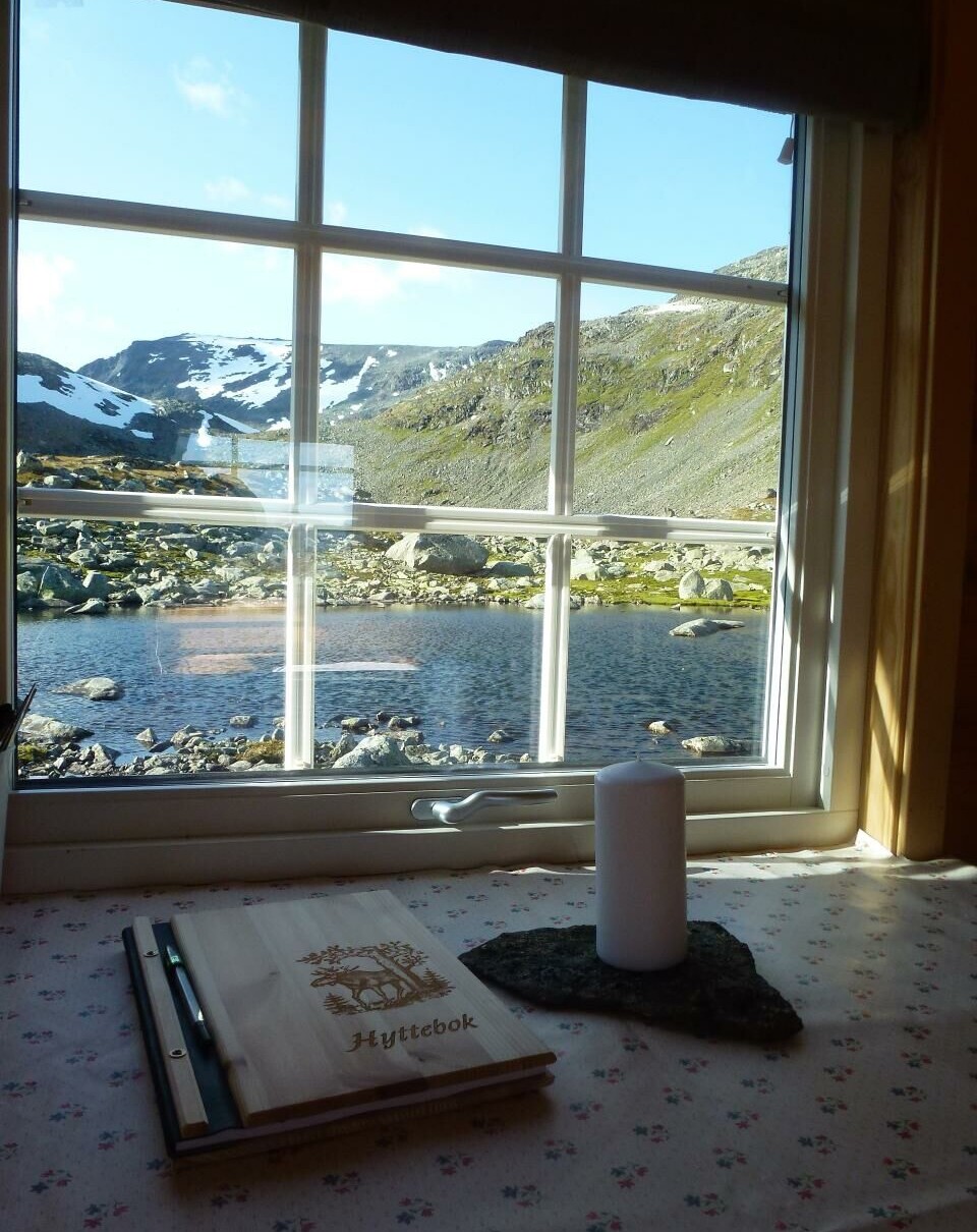 Gjertvasshytta vest i Jotunheimen