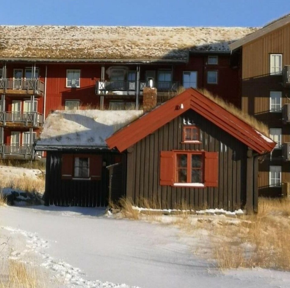 Seterbu ligger i likhet med Veslebu like ved Bergsjø høyfjellsleiligheter. Hytta har høy standard, tonnevis av sjel og ski-out.