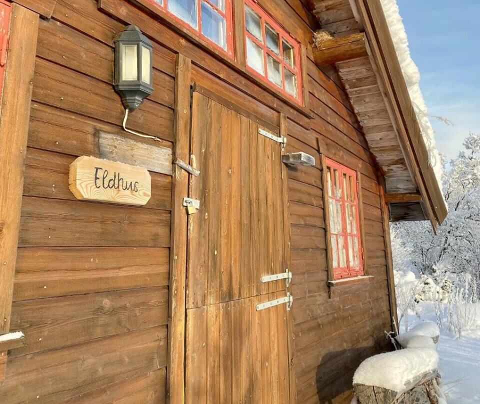 Eldstua er en gammel restaurert hytte nær Geilo.