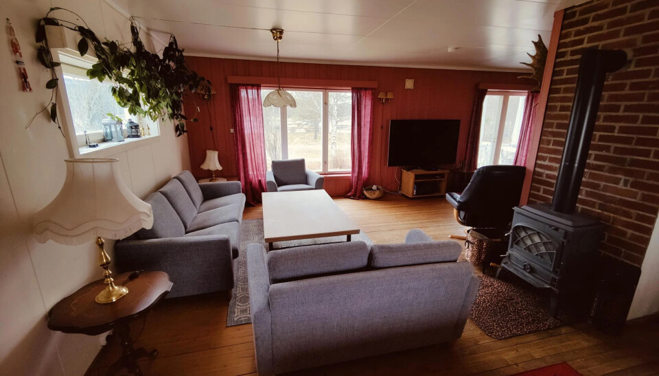 Stor stue med god plass til sosiale aktiviteter.