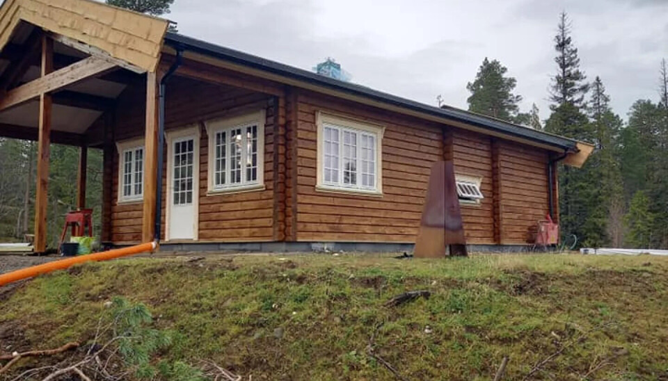 Hytta på 60m2 har seks sengeplasser og to soverom.