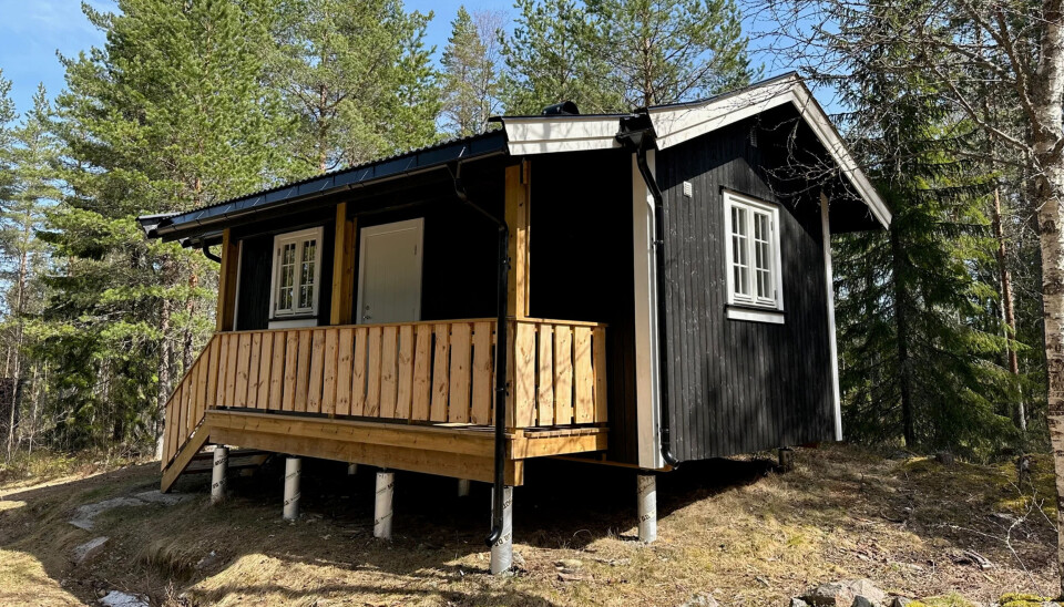 Den lille hytta på 25m2 har sengeplass til fire.