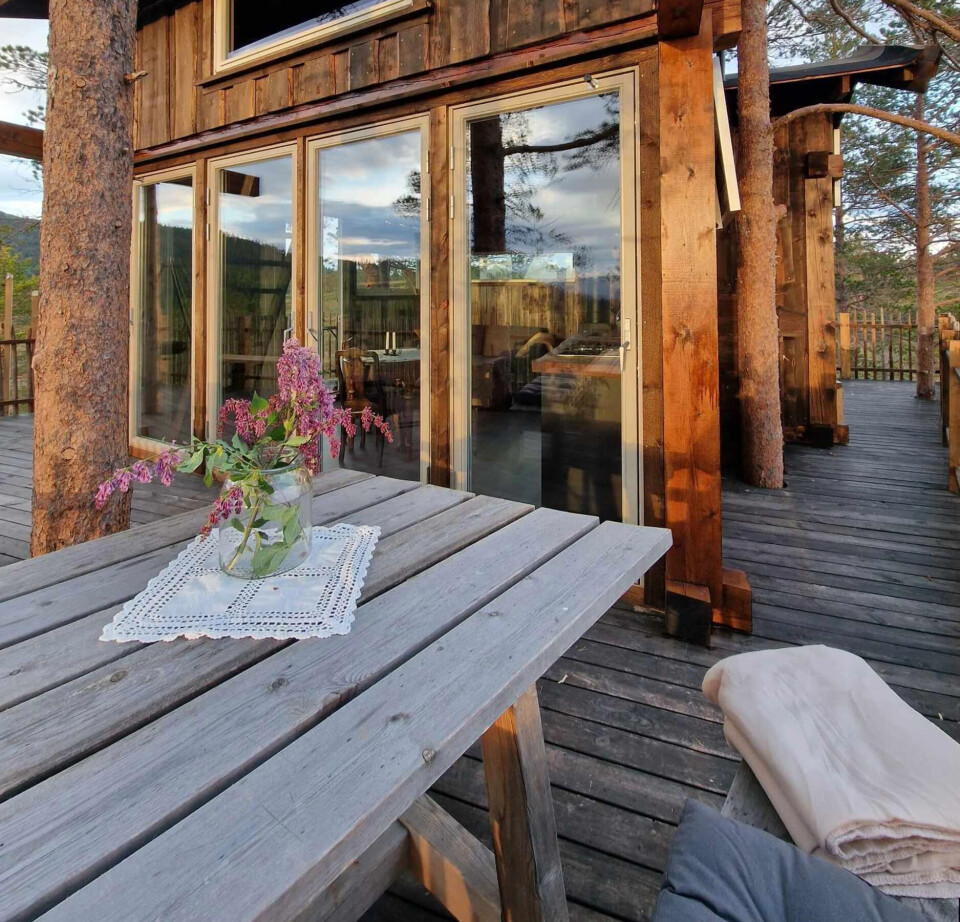 Den store terrassen er et naturlig oppholdssted i treeet.