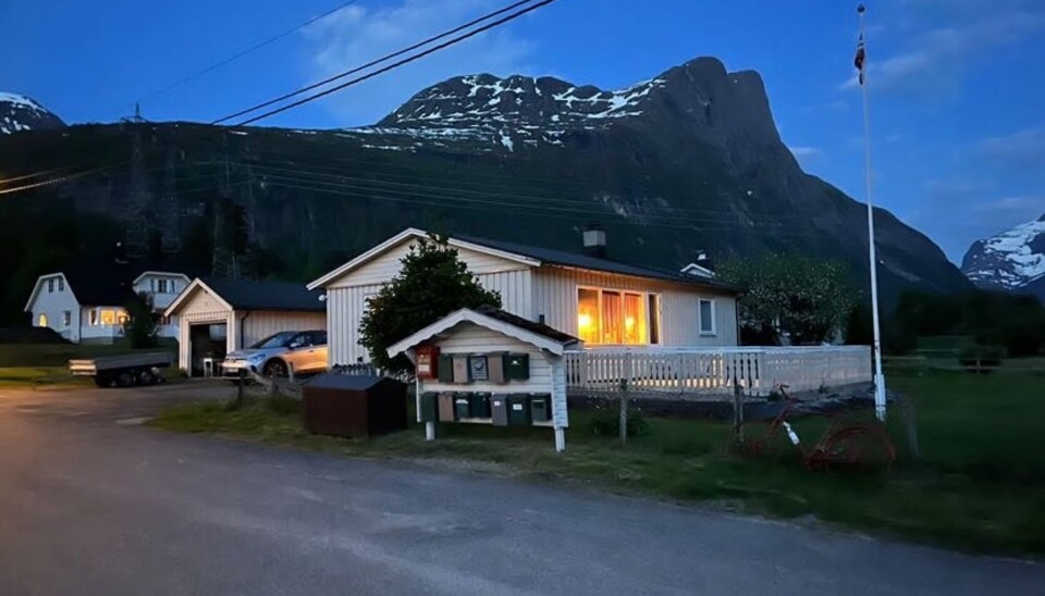 Nyt landsbylivet på Vestlandet, med lakseelva Eira og fjellene som naturlig scenografi.