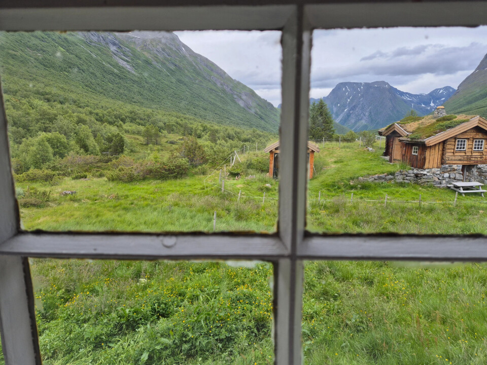 Det er uansett mye som er viktigere og vanskeligere å finne enn en hytte med høy standard. For eksempel utsikt og omgivelser som dette.