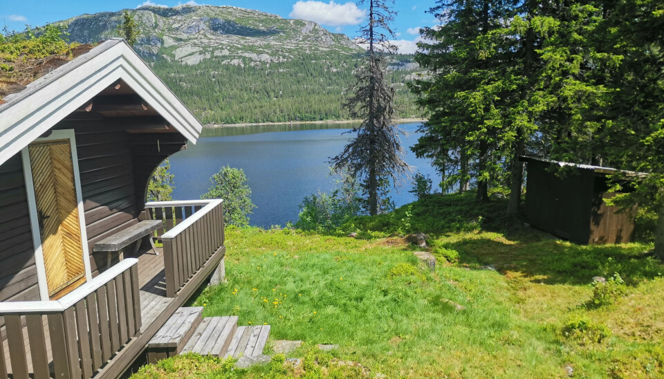 Her har du utsikt rett fra trappa til fiskevannet.