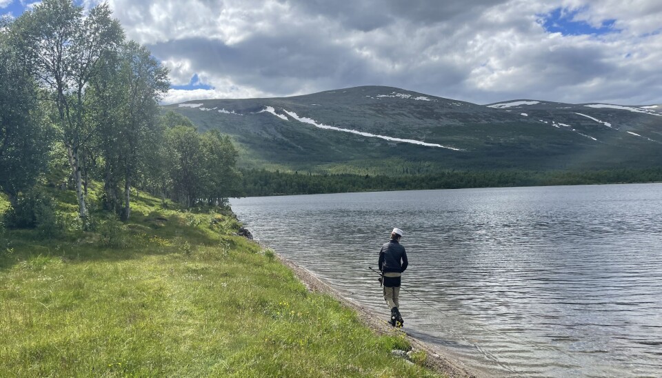 På utkikk etter ørreten i Mosvatnet