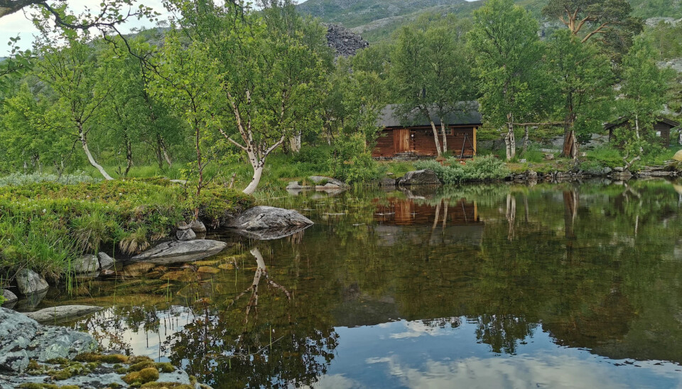 Å si at hytta ligger fint til er å underdrive kraftig