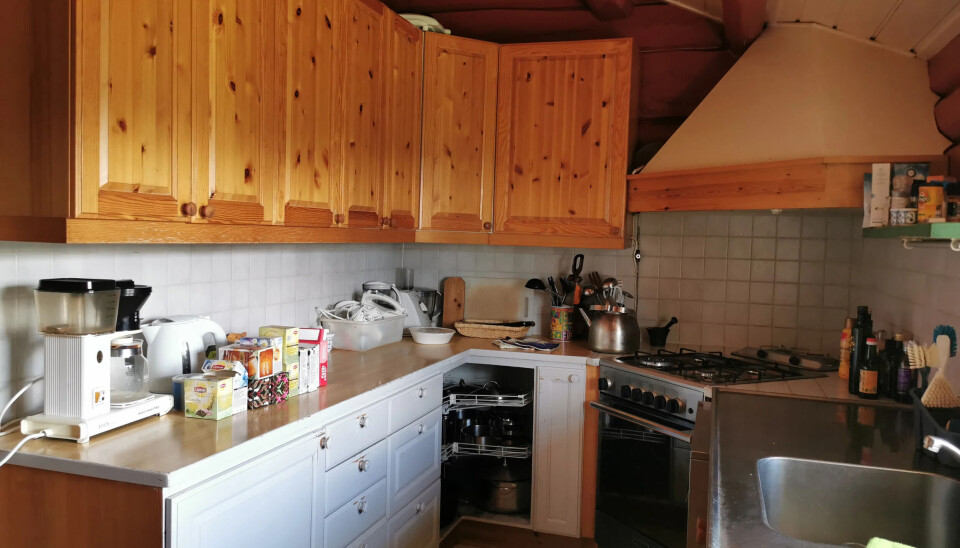 Velutstyrt kjøkken. Utleier tilbyr også matservering.