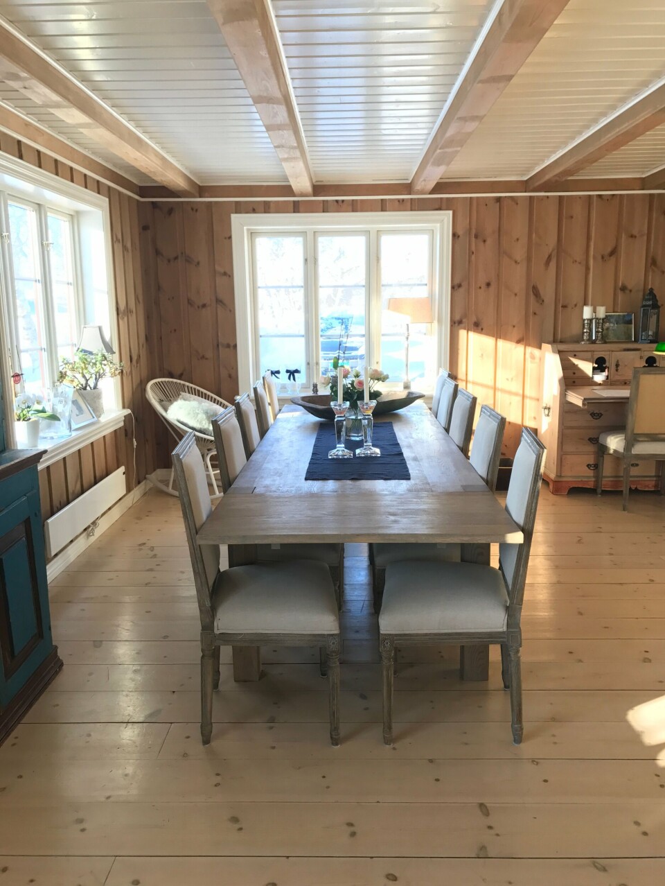 Stor spisestue med plass til hele gjengen.