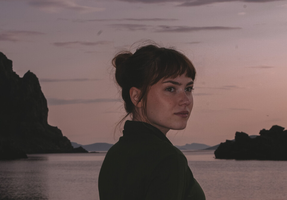 Veronica Skotnes forteller om det hun opplevde i løpet av tre år alene i en tomastet seilbåt i våre aller nordligste kyststrøk.