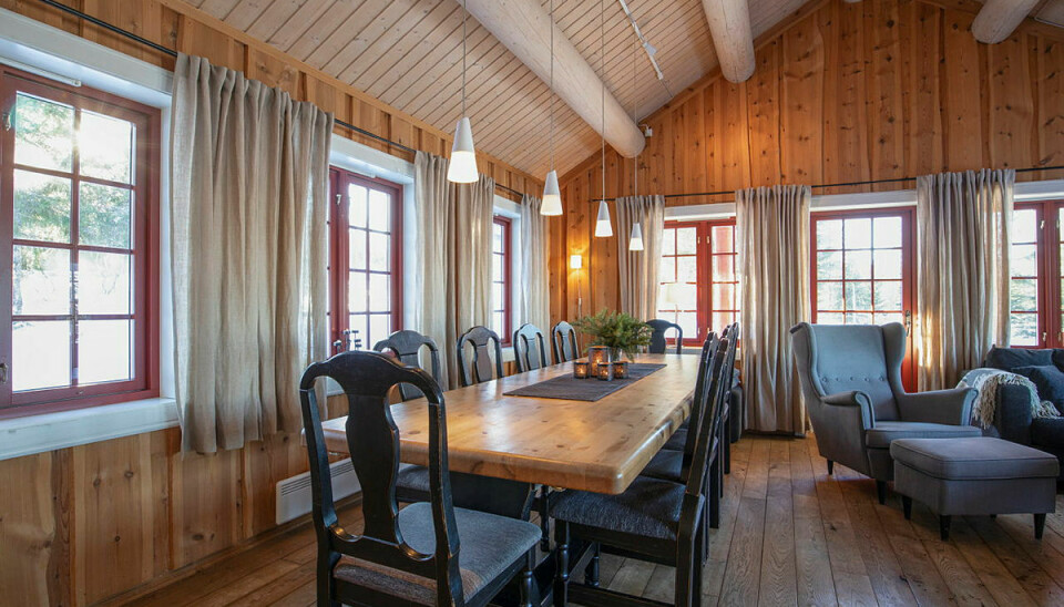 God plass ved spisebordet ...