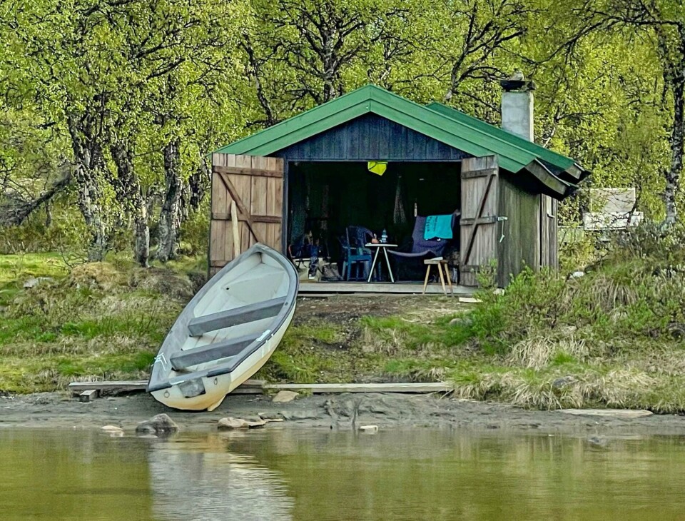 Dette naustet ved Hersjøen er en favoritt i Espedalen. Bua i enden av naustet har to køyesenger.