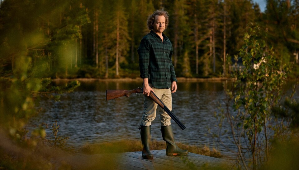 Ola Jordheim Halvorsen debuterer som sakprosaforfatter med Den siste tiur, en reiseskildring fra fra Finnskogen til Alsace og i jegersinnets irrganger.