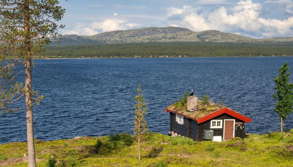 Utsikt over Sølensjøen og fjellene bak.