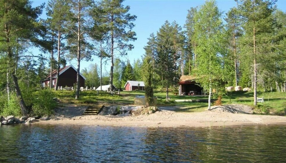 Romslig badstue, sandstrand og plass til hele gjengen.