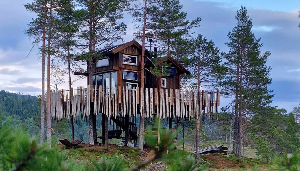 Hytta ser ut som et eventyrslott.